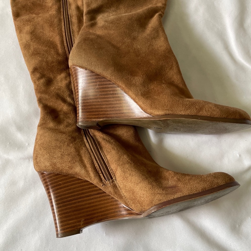 Fashionable Bakers Knee High Boots Brown Suede Wood Wedge Heels 8.5 B - Picture 9 of 12